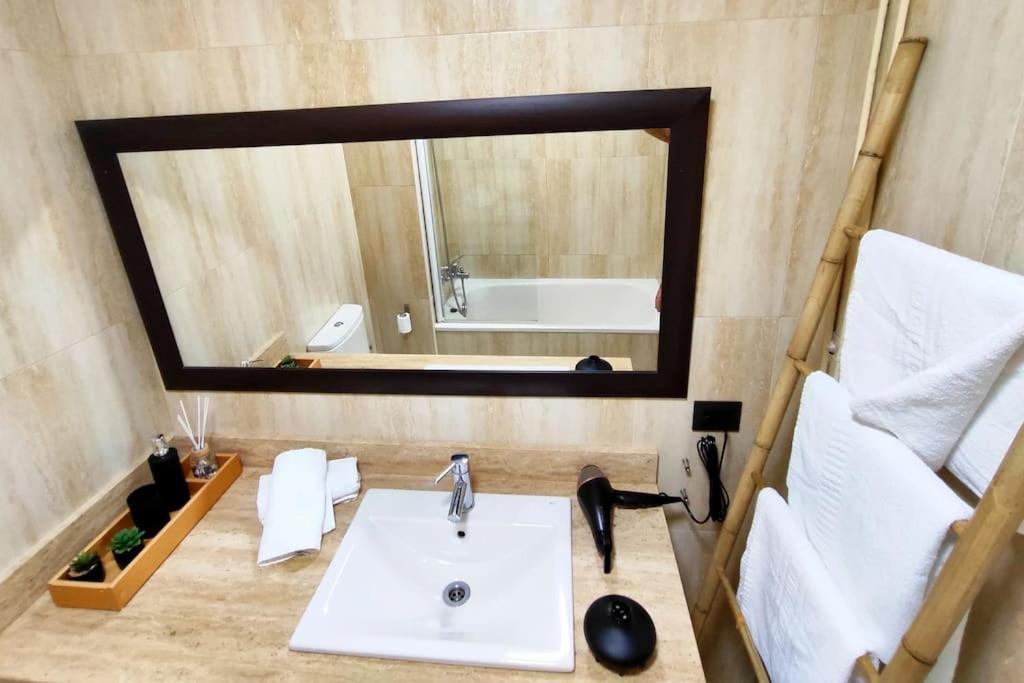 Tranquilo Apartamento Con Parking Gratis Vigilado 24H Vigo Exteriör bild