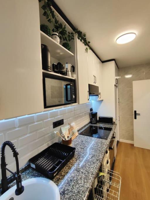 Tranquilo Apartamento Con Parking Gratis Vigilado 24H Vigo Exteriör bild